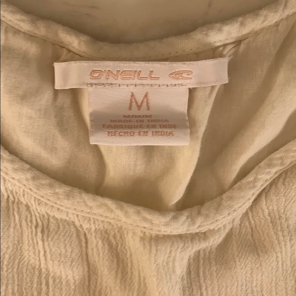 Pretty ruffle sleeve and bottom O’Neill top - Picture 2 of 4